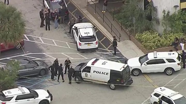 سیکیورٹی گارڈ کو مارنے والا شخص بھی فائرنگ سے ہلاک ہوگیا، فائل فوٹو