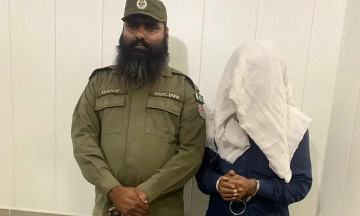 پولیسں نے جعلی پیر اور ساتھیوں کے خلاف مقدمہ درج کرکے مرکزی ملزم کو گرفتار کرلیا، فائل فوٹو