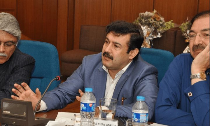 تنظیموں سے وابستہ وکلا ہائی کورٹ اور سپریم کورٹ تک پہنچ جاتے ہیں، فائل فوٹو