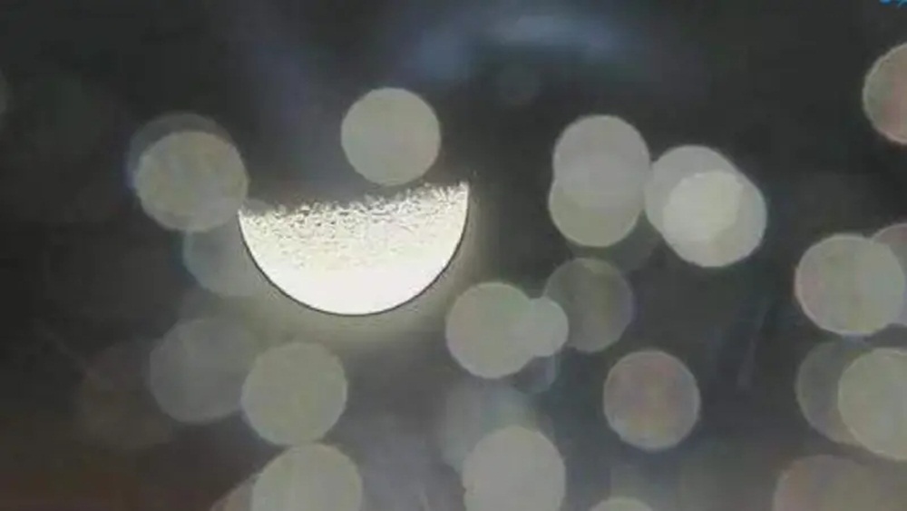 آئی کیوب قمر کی پہلی تصویر میں سورج کی روشنی دکھائی دے رہی ہے، فوٹو سوشل میڈیا