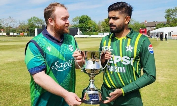 کپتان بابراعظم اور آئرش کپتان پال اسٹرلنگ نے ٹرافی کی رونمائی کی تقریب میں شرکت کی، فائل فوٹو