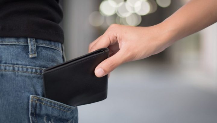  ہر سال گداگروں کی آڑ میں سیکڑوں جیب کترے بھی آتے ہیں ، فائل فوٹو