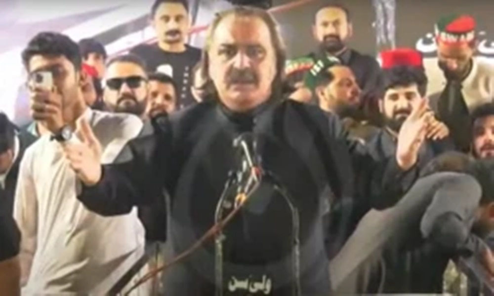  عہدے داران نے سوشل میڈیا پر ’’انقلاب‘‘ برپا کرنا بہتر سمجھا، فائل فوٹو 