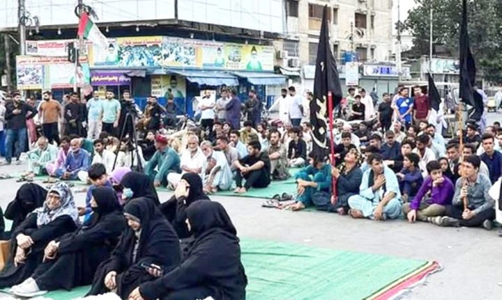  پبلک ٹرانسپورٹ میں کمی سے ملازمت پیشہ طبقہ، مزدور اور مسافر زیادہ پریشان ہیں، فائل فوٹو