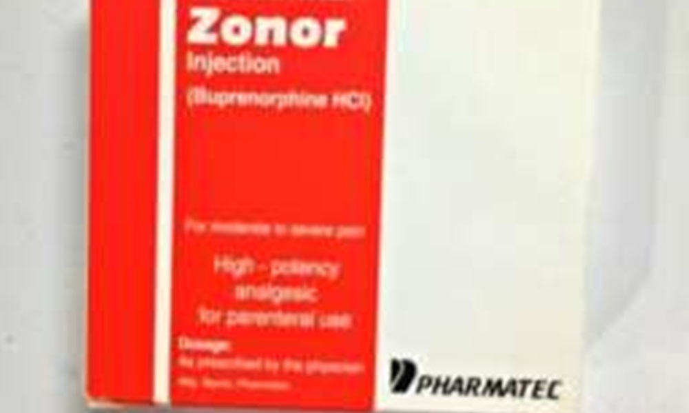  کچھی گلی، سول، جناح اور عباسی شہید اسپتال کے باہر دھڑلے سے جعلی و غیر معیاری ادویات فروخت جاری ہے، فائل فوٹو