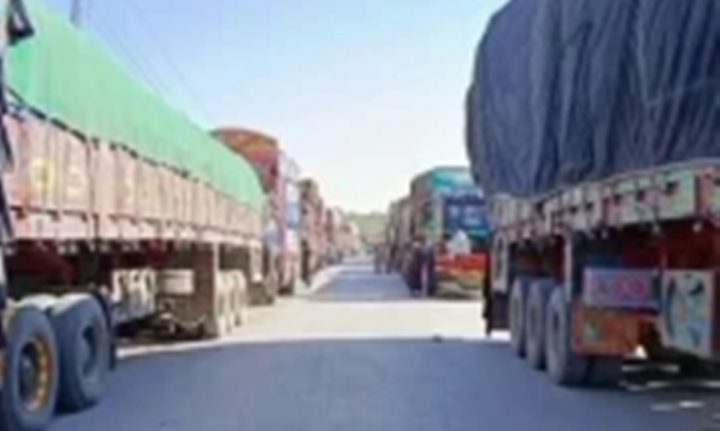 قافلے کو ٹل کے مقام پر روک لیا گیا، حملہ آوروں کی جانب سے فائرنگ کا سلسلہ تاحال جاری ہے، فائل فوٹو