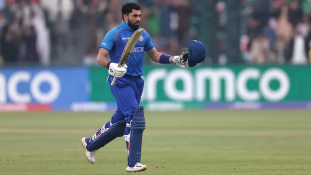 ابراہیم زدران کی سنچری بنانے کے بعد کی فوٹو