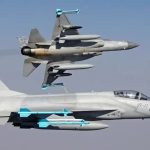 پاک فضائیہ تھنڈرز نے دوران پرواز ائیرٹو ائیر ری فیولنگ کا مظاہرہ بھی کیا، فوٹو آئی ایس پی آر