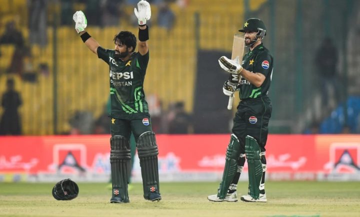  سلمان آغا کو مین اآف دی میچ قرار دیا گیا، فوٹو مقامی میڈیا