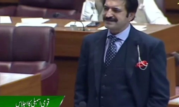 حکومتی ارکان نے بھی ’مروت کو کیوں نکالا جواب دو‘ اور ’ظالمو جواب دو مروت کا حساب دو‘ کے نعرے بلند کیے، فوٹو سرکاری میڈیا