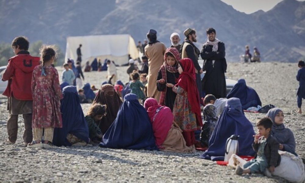  تاجر معاملات سلجھنے کا انتظار کرنے لگے، فائل فوٹو