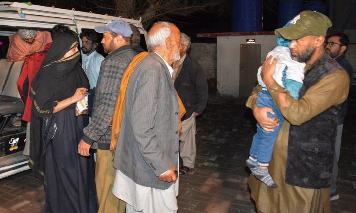 دہشتگردوں نے یرغمال مسافروں کو مختلف ٹولیوں میں تقسیم کررکھا تھا، فوٹو سوشل میڈیا