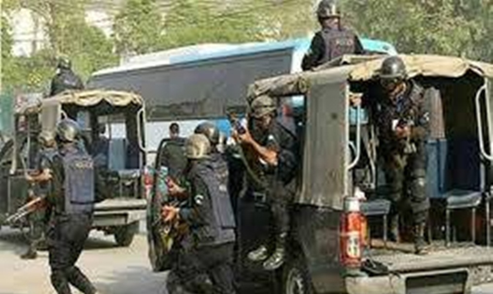 دہشت گردوں نے راکٹ لانچرز اور دیگر جدید اسلحے کے ساتھ لکھانی چوکی پر حملہ کیا، فائل فوٹو