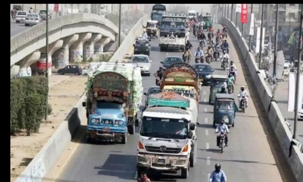 کمشنر نے پابندی ڈی آئی جی ٹریفک کی سفارش پرلگائی ، فائل فوٹو