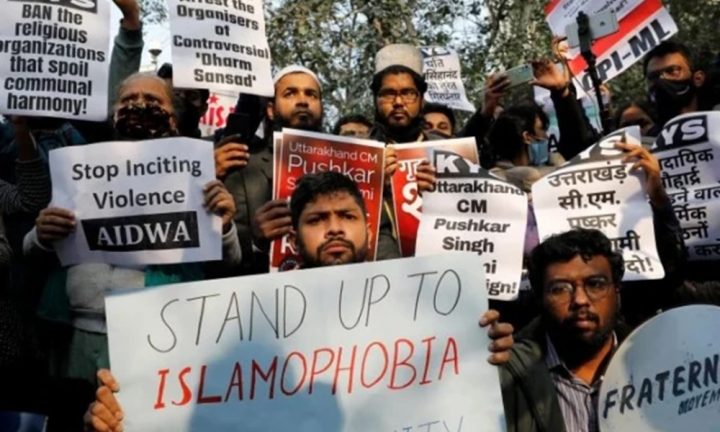 پارلیمنٹ میں آل انڈیا مجلس اتحادالمسلمین کے رہنما اسدالدین اویسی نے بل کی کاپی پھاڑ دی ، فائل فوٹو