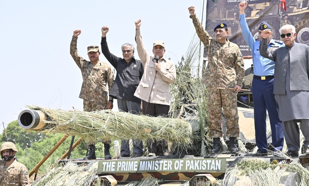 وفاقی درالحکومت میں 31 جبکہ صوبائی دارلحکومت میں 21 توپوں کی سلامی دی جائے گی، فائل فوٹو