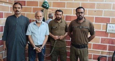 ڈاکٹر صاحب آپ اپنی بیگم کو بلائیں میں بھی زبان لگائے بغیر نہیں جاوں گا، فوٹو