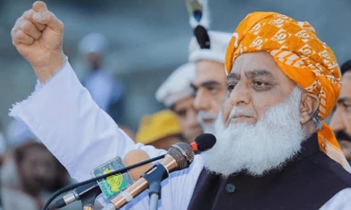 اب مودی کو اس کی اپنی پارلیمنٹ لعن طعن کررہی ہے، فوٹو مقامی میڈیا