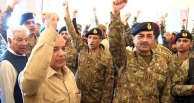 وزیرِ اعظم کا 16 مئی کو افواج پاکستان کو خراج تحسین پیش کرنے اور اللہ کے حضور سجدہ شکر بجا لانے کے دن کے طور پر منانے کا فیصلہ کیا گیا، فوٹو