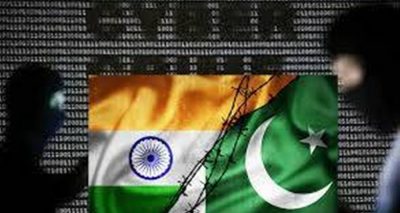 بھارت کی برسوں کی اکڑ چند گھنٹوں میں پانی کی طرح بہہ گئی ، فائل فوٹو