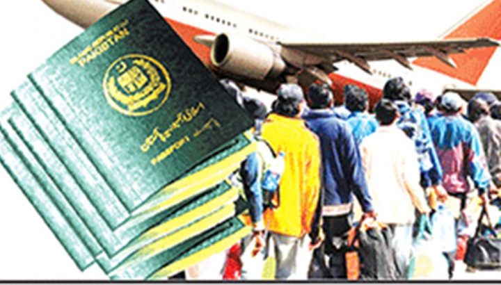 دو برس کے دوران ڈی پورٹ ہونے والوں میں 5 ہزار افراد پیشہ ور بھکاری تھے، فائل فوٹو