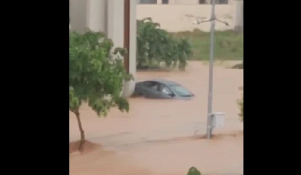  منگل کی صبح ریٹائرڈ کرنل اسحاق قاضی بیٹی کے ہمراہ ڈی ایچ اے میں واقع اپنے گھر سے نکلے تھے، فوٹو مقامی میڈیا