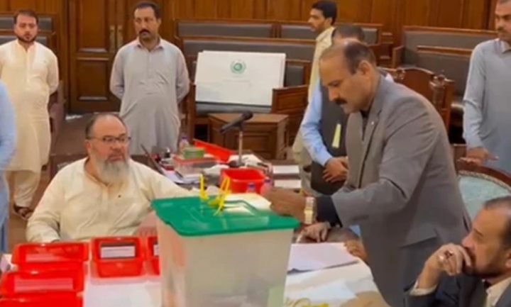 فوٹو مقامی میڈیا