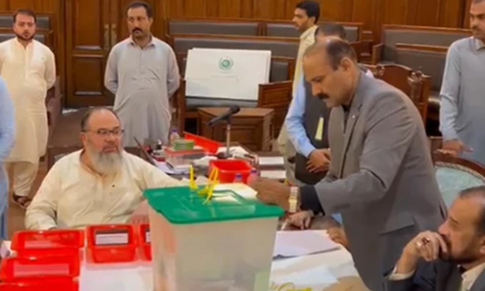 فوٹو مقامی میڈیا