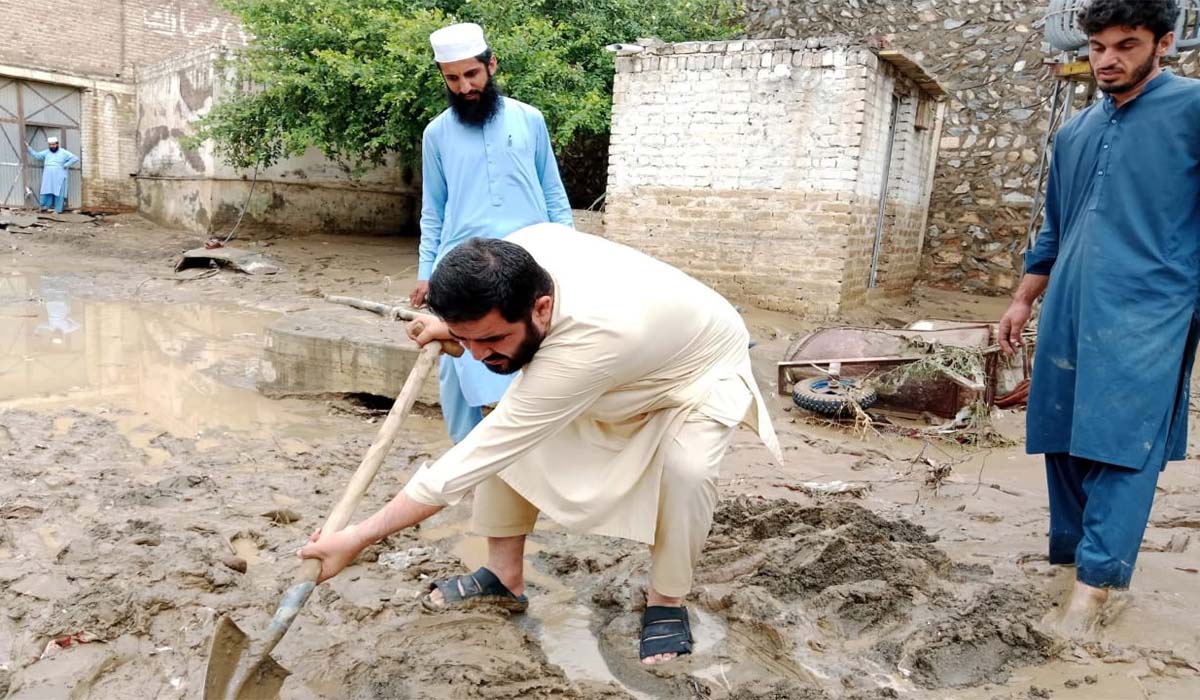 لنڈیکوتل میں بارش و سیلاب سے تباہی، صوبائی وزیر کا متاثرین سے اظہارِ یکجہتی