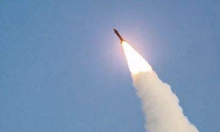 ملکی ماہرین کے تیار کردہ فتح-4 میزائل  کی شمولیت سے آرمی راکٹ فورس کمانڈ کی استعداد کار میں مزید اضافہ ہوگا، فوٹو آئی ایس پی آر