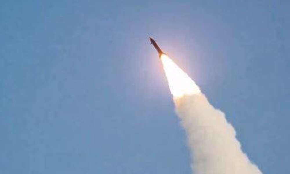 ملکی ماہرین کے تیار کردہ فتح-4 میزائل  کی شمولیت سے آرمی راکٹ فورس کمانڈ کی استعداد کار میں مزید اضافہ ہوگا، فوٹو آئی ایس پی آر