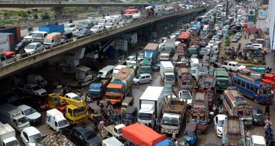 بدترین ٹریفک جام میں پھنسے ہوئے شہریوں کا اپنی منزل تک پہنچنا محال ہوگیا،فوٹو امت