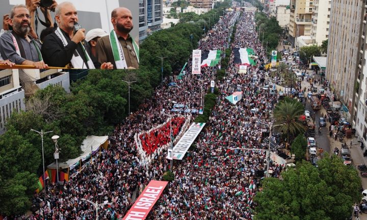 امیر جماعت اسلامی حافظ نعیم الرحمن شاہراہِ فیصل پر عظیم الشان و تاریخی یکجہتی غزہ مارچ کے لاکھوں شرکا سے خطاب کر رہے ہیں