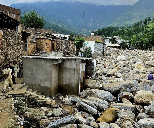 بونیر کا گائوں بشنوئی، سیلاب کے بعد تباہی کا منظر۔