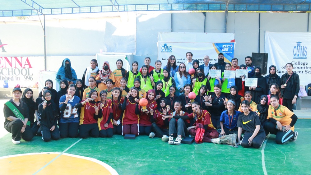 اسپورٹس فار لائف انٹر اسکول اینڈ انٹر کالجیٹ ٹورنامنٹ گرلز باسکٹ بال ٹورنامنٹ کی فاتح حبیب گرلز ہائر سیکنڈری اسکول ٹیم کے ساتھ گروپ