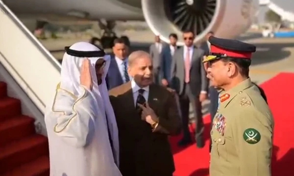 الوداع کرنے کا خوبصورت انداز ، فوٹو سوشل میڈیا