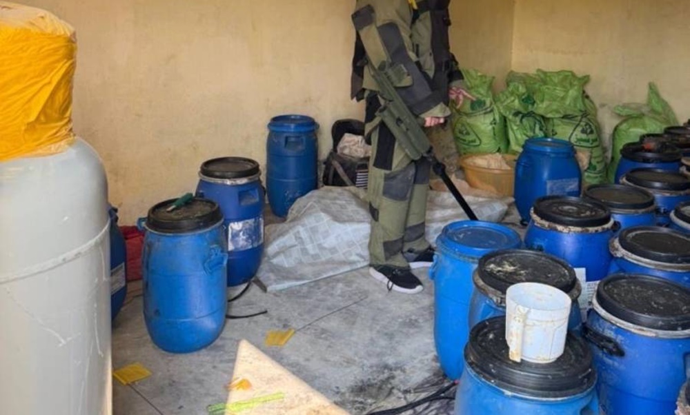 بارودی مواد سے بھرے ڈرم