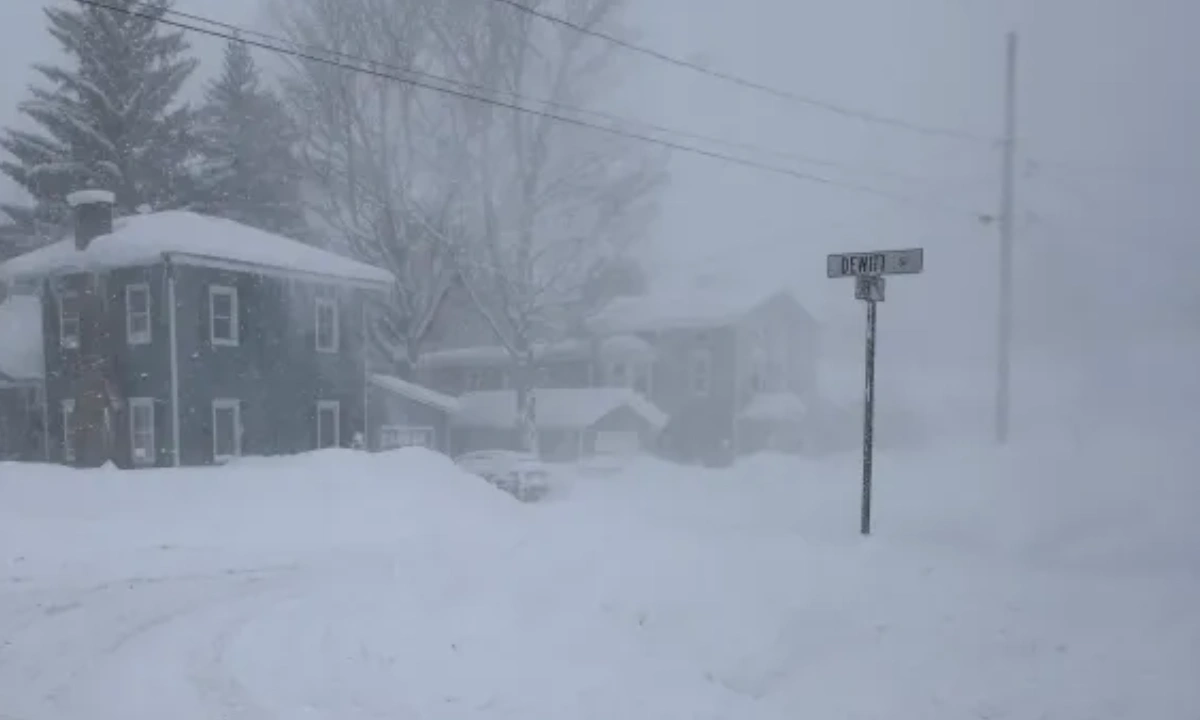 امریکا میں شدید برفانی طوفان کا خطرہ،لاکھوں افراد الرٹ،ہزاروں پروازیں منسوخ