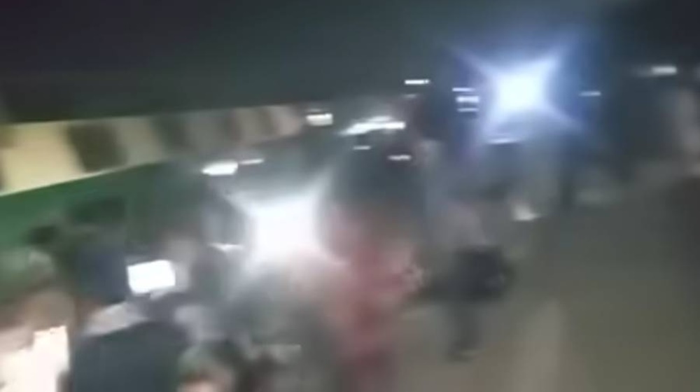 لودھراں کے قریب تیز گام کی کئی بوگیاں الٹ گئیں، متعدد افراد زخمی