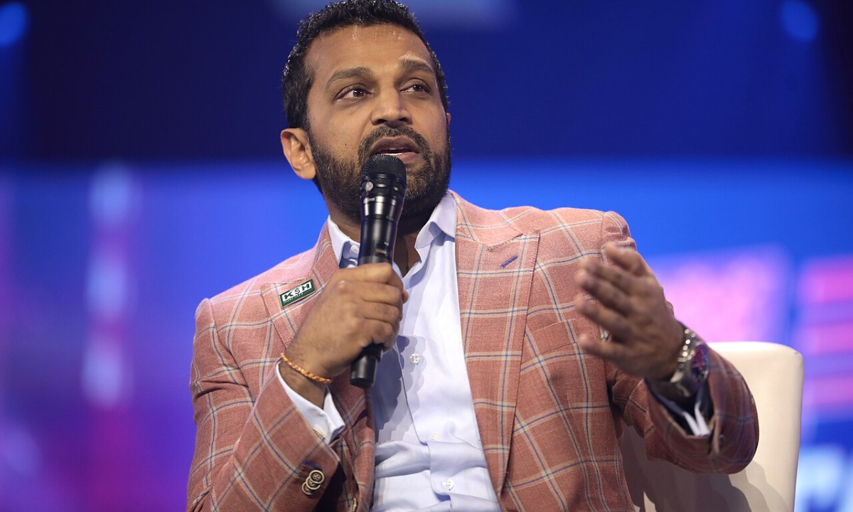 وائٹ ہائوس حملہ آور بھارتی نژاد عہدے دار کوکیوں بچانا چاہتاتھا؟