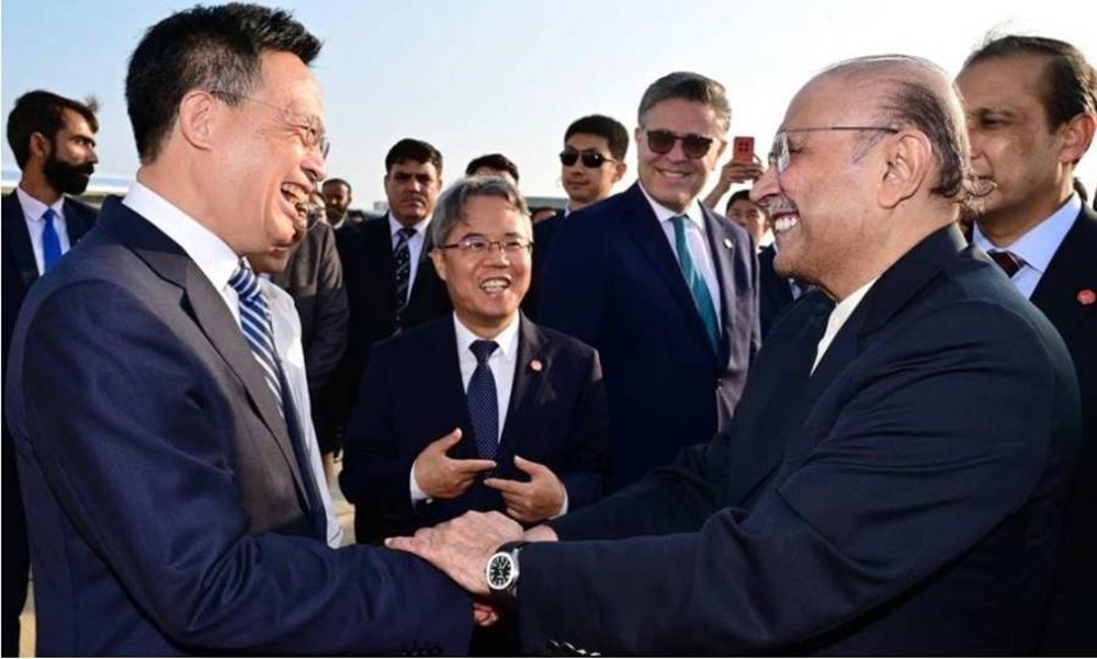 صدرِ مملکت کو سانیا ایئرپورٹ پر کمیونسٹ پارٹی آف چائنا ہائی نان کے سینئر رہنما وانگ چیانگ نے الوداع کیا