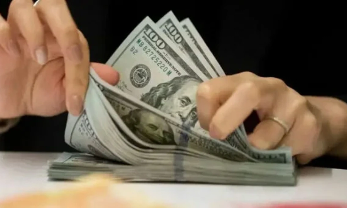 پاکستان کے قرضوں میں اضافے کی رفتار 15 سال کی کم ترین سطح پرآگئی