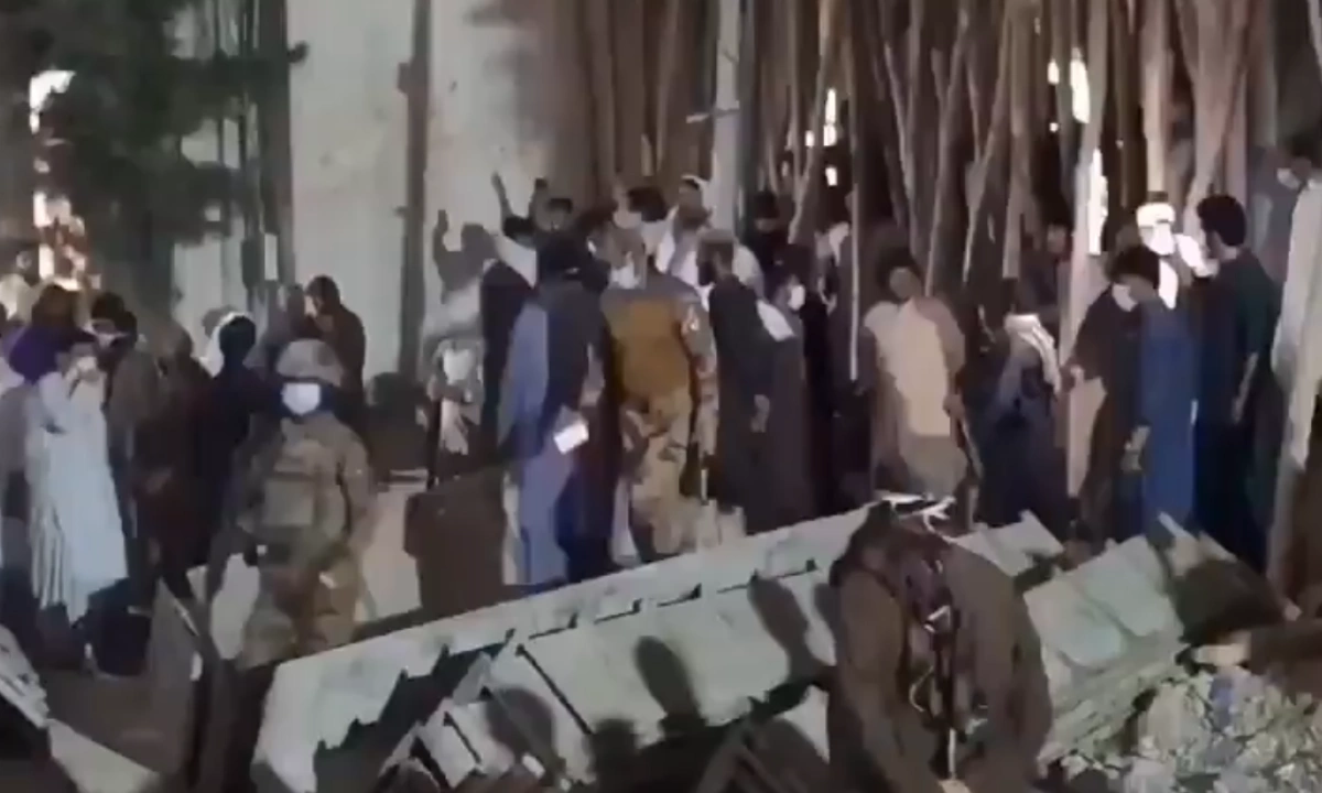 زیارت حملہ:21 شہداء کی میتیں لواحقین دھرنے میں لے گئے،مذاکرات تک تدفین سے انکار