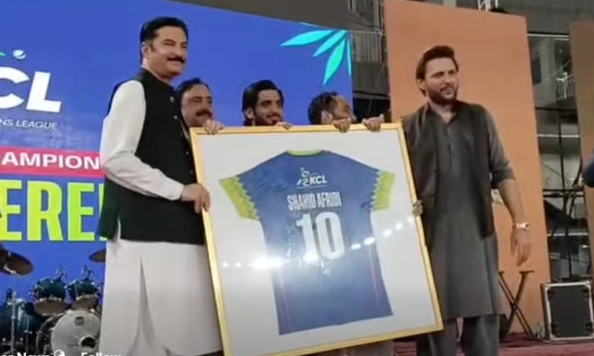 پشاور میں چیمپئنز کرکٹ لیگ کا رنگا رنگ افتتاح