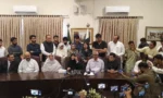 عمران خان کی ہمشیرہ عظمیٰ خان پریس کانفرنس کر رہی ہیں