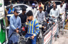 اوگرا نے پیٹرول 77 پیسے مہنگا، ڈیزل یک روپے 3 پیسے سستا کر دیا