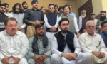 وزیراعلیٰ سہیل آفریدی کا آیت نور کے والد کو ایک کروڑ روپے امداد،سرکاری ملازمت دینےکااعلان