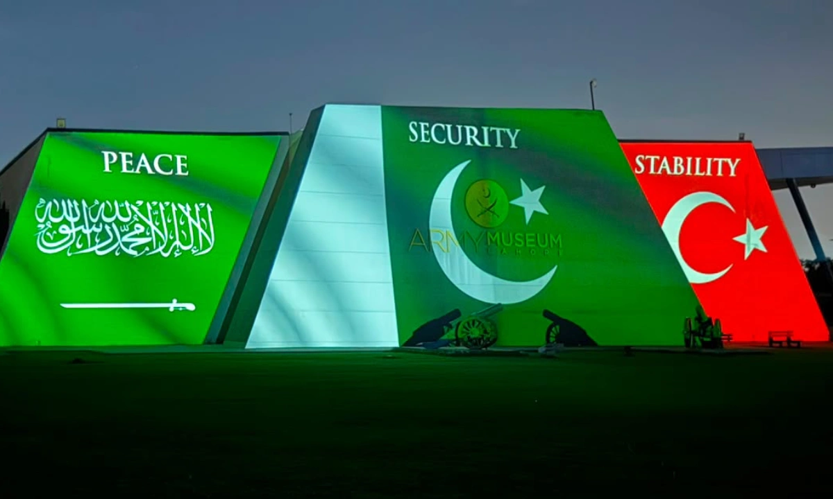 وفاقی اور صوبائی دارالحکومت پاکستان، سعودی عرب اور ترکیہ کے پرچموں سے سج گئے
