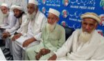 وزیراعظم کے مشیر برائے ضم اضلاع ایم این اے مبارک زیب کے پریس کانفرنس کر رہے ہیں