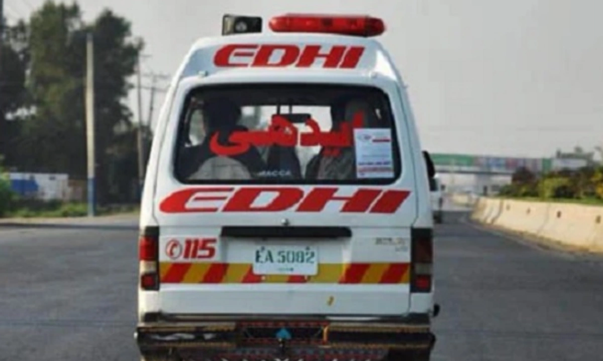 قومی شاہراہ پر مسافر کوچ اور ٹرک میں تصادم، 15 افراد زخمی
